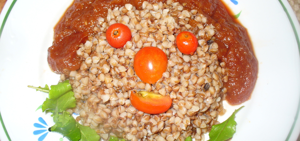 Kasza gryczana z sosem pomidorowo