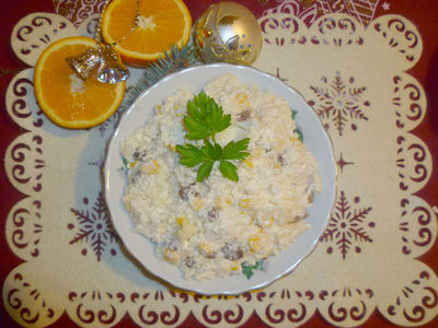 Sałatka ryżowa z serem i kurczakiem