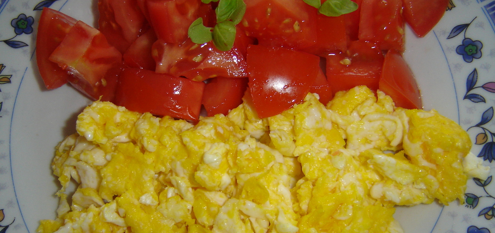 Jajecznica z pomidorami i bazylią (autor: marcela)