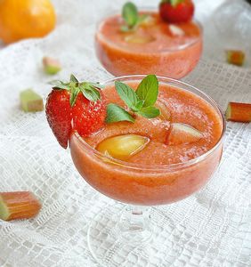Koktajl rabarbar truskawki pomarańcza