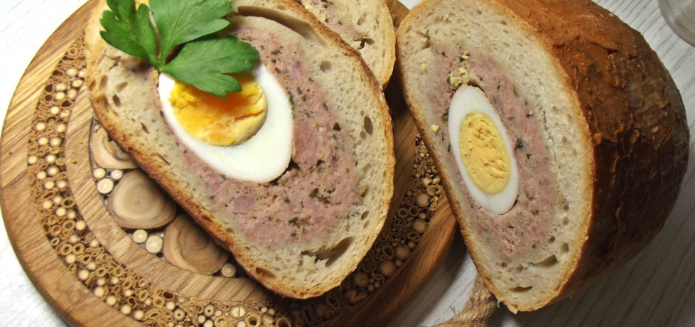 Klops z jajkiem pieczony w chlebie (autor: przejs)