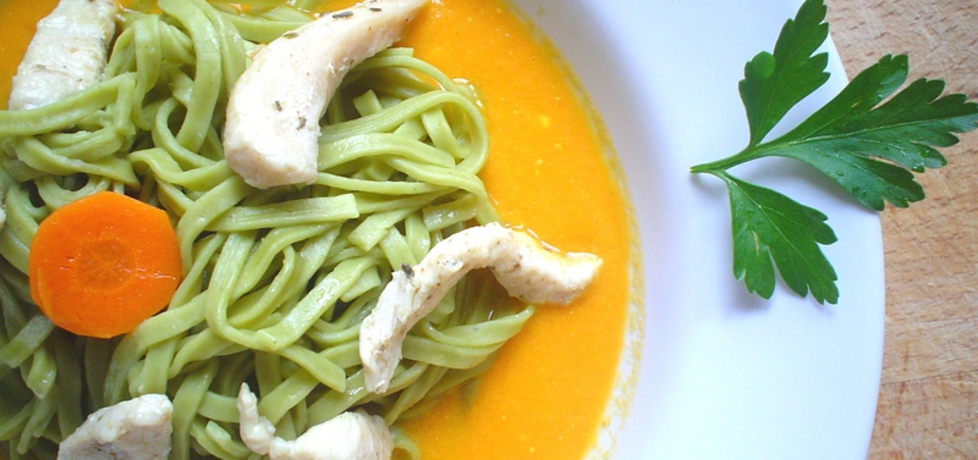 Zielone spaghetti z marchewkowym sosem (autor: witaminkaa ...