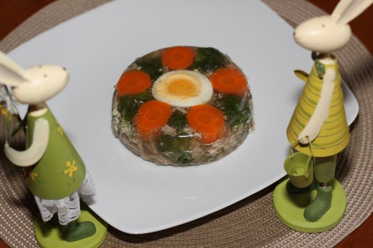 Galaretka z jajkiem i warzywami