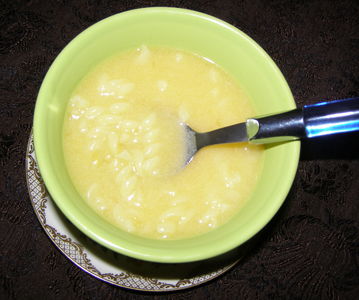 Zupa z mrożonej dyni, musu dyniowego na mleku z makaronem ...