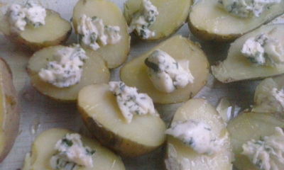 Pieczone ziemniaki z masłem ziołowo