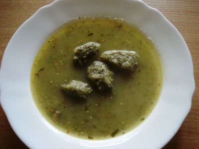 Zupa jarzynowa z kluskami zielona