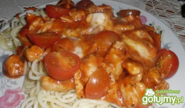 Przepis  spaghetti z mozzarellą i kurczakiem przepis