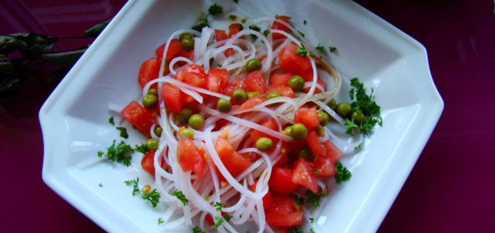 Sałatka pomidorowa z chili i makaronem (autor: iwa643 ...