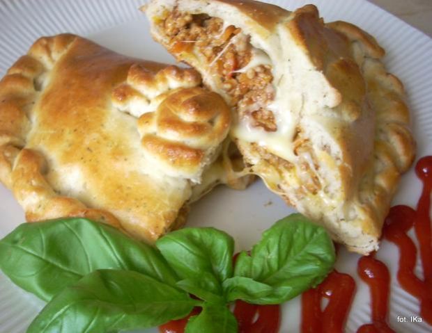 Przepis  calzone po bolońsku przepis