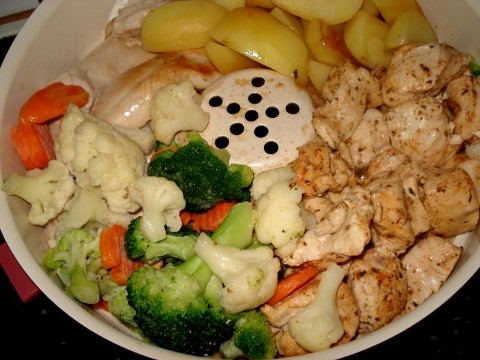 Filet z kurczaka z ziemniakami i warzywami