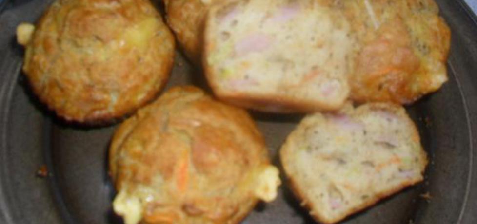 Muffinki z szynką, serem i marchewką (autor: kasiak90 ...