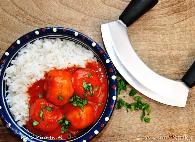 Pulpety kalafiorowe w sosie pomidorowym