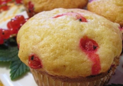 Muffinki z czerwonymi porzeczkami