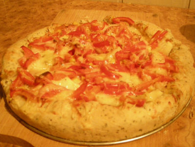 Pizza hawajska z serowymi brzegami