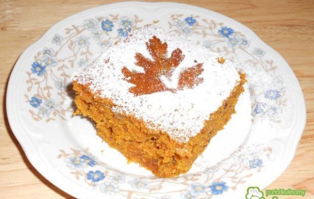 Przepis  puszyste ciasto korzenne z marchewką przepis