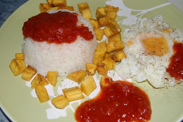 Przepis  ryż z jajkiem sadzonym i bananem przepis
