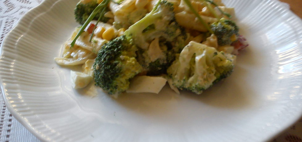 Sałatka z brokułów i serem (autor: adrianna759)