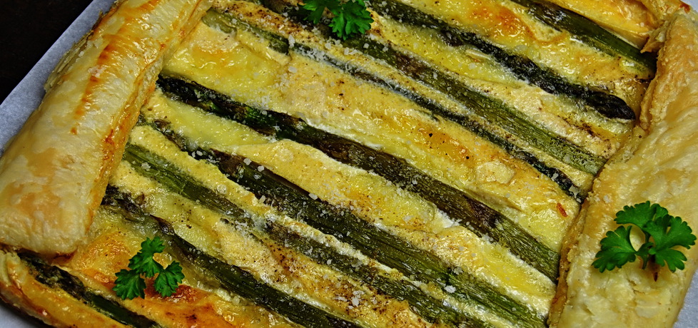 Tarta z ciasta francuskiego ze szparagami (autor: rng