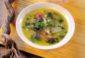 Zupa maślana z warzywami i czarnym kminkiem