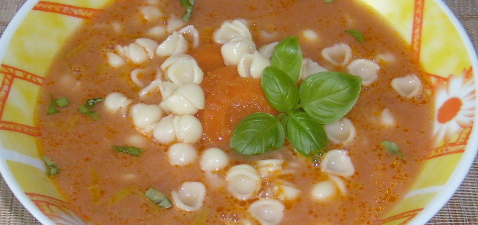Zupa pomidorowa z oregano i świeżą bazylią (autor ...