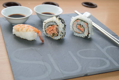 Nigiri sushi z krewetką
