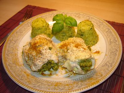 Ruloniki faszerowane brokułem i serem pleśniowym