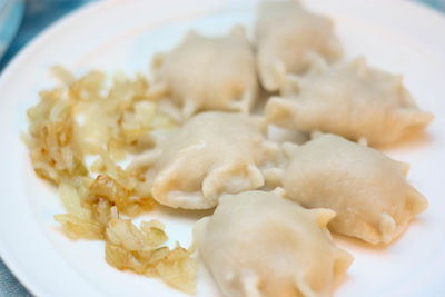 Pierogi z surowym mięsem