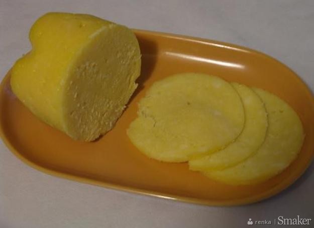 Żółty ser domowej roboty