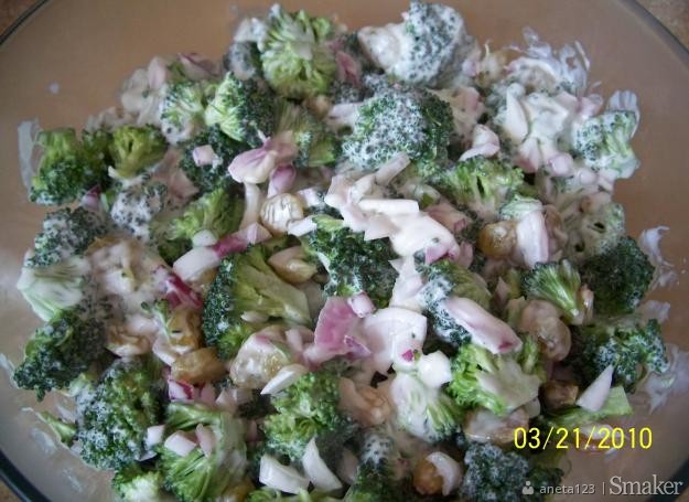 Salatka brokulowa