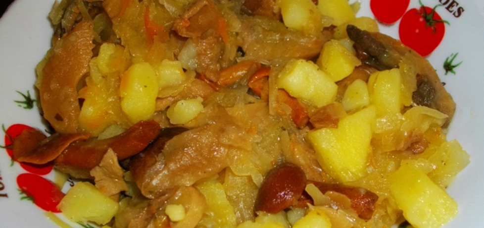 Ziemniaki duszone z grzybami i kapustą kiszoną (autor: habibi ...