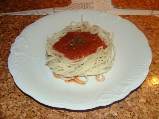 Przepis  spaghetti z sosem pomidorowym przepis