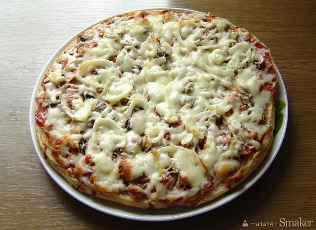 Pizza domowa na turecki chlebie (fladen)
