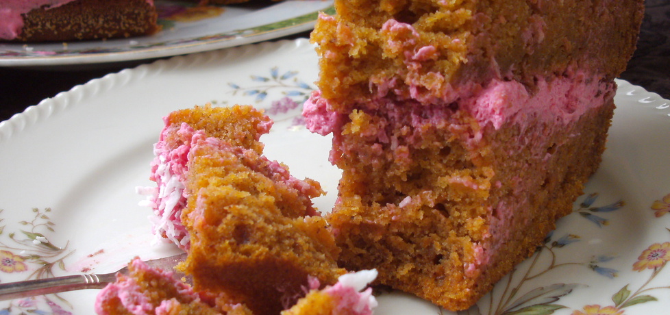 Ciasto marchewkowe z bitą śmietaną... (autor: w-mojej