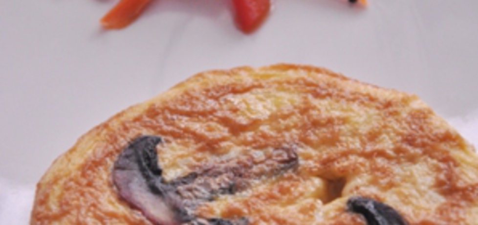 Minimalistyczny omlet z pieczarką z chrupiącą surówką (autor ...