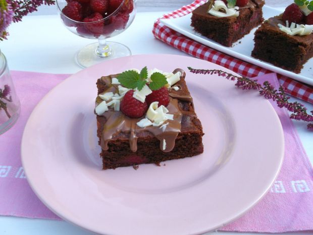 Przepis  ciasto brownie z malinami przepis