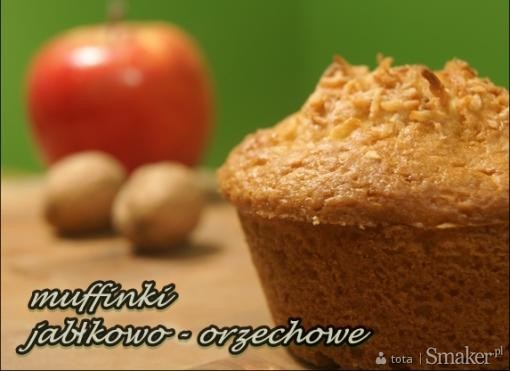 Muffinki jabłkowo  orzechowe
