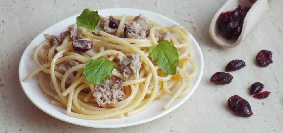 Spaghetti z wędzoną makrelą, żurawiną i miętą (autor: jola91 ...
