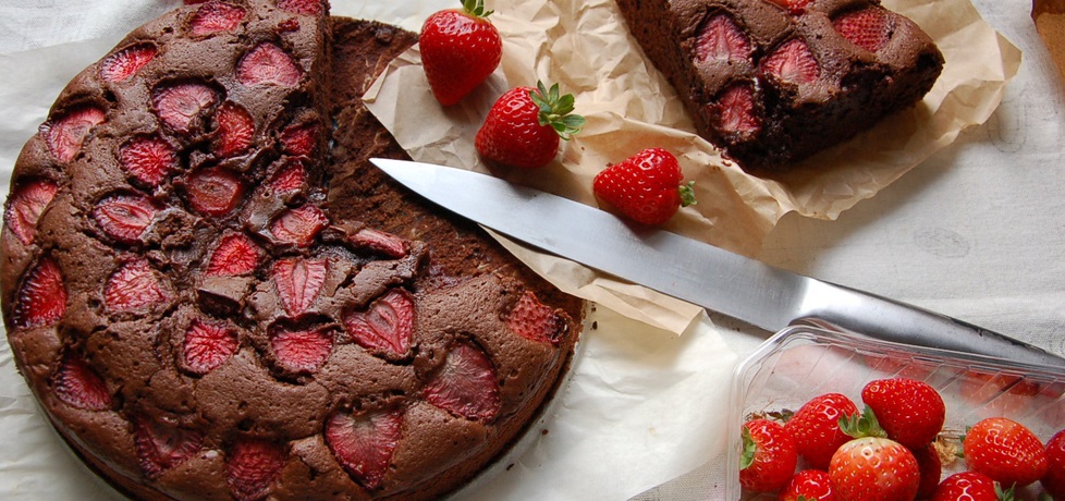Ciasto mocno czekoladowe z truskawkami (autor: renata22 ...