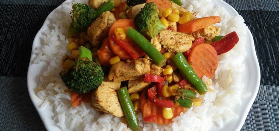 Kurczak z warzywami na ryżu (autor: konczi)