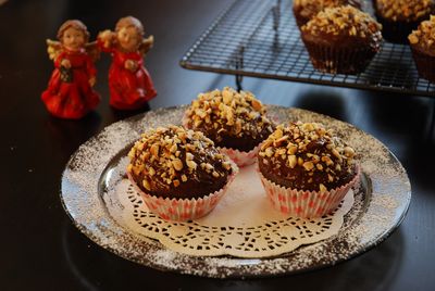 Czekoladowe muffinki z prażonymi orzechami laskowymi ...