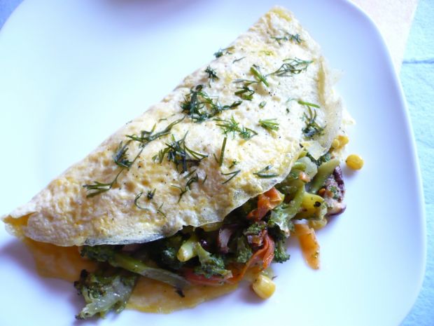 Jaja: puszysty jak chmurka omlet w towarzystwie warzyw