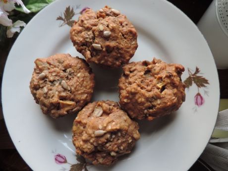 Cynamonowe muffinki ze słonecznikiem i jabłkiem przepis