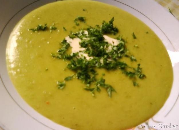 Zupa krem z zielonego groszku.