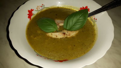 Zupa krem z cukinii z zielonym pesto