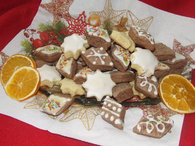 Dwu smakowe kakaowe i waniliowe ciasteczka świąteczne ...
