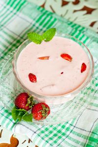 Domowy jogurt truskawkowy
