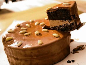 Tort migdałowo-kawowy  prosty przepis i składniki