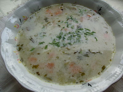 Zupa ogórkowa z pęczakiem