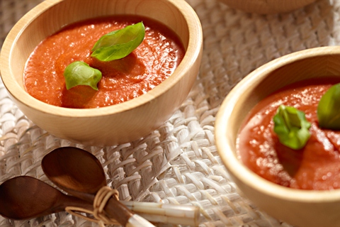 Przepis na zupę z suszonymi pomidorami i mascarpone