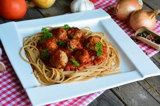 Przepis  spaghetti z mięsnymi kuleczkami przepis